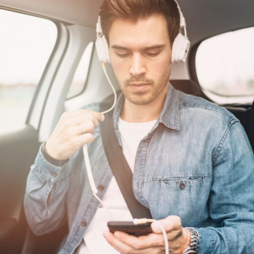 5 polecanych audiobook&oacute;w do słuchania w korku